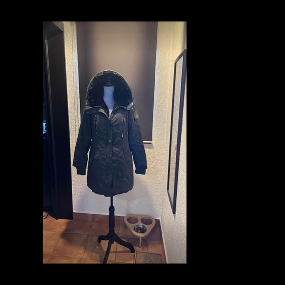 Badgley  Mischka winter coat - Picture 1 of 15